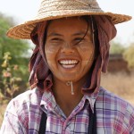 Uśmiechnięci Birmańczycy w MASCE