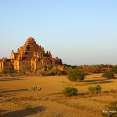 Zachód słońca w Bagan